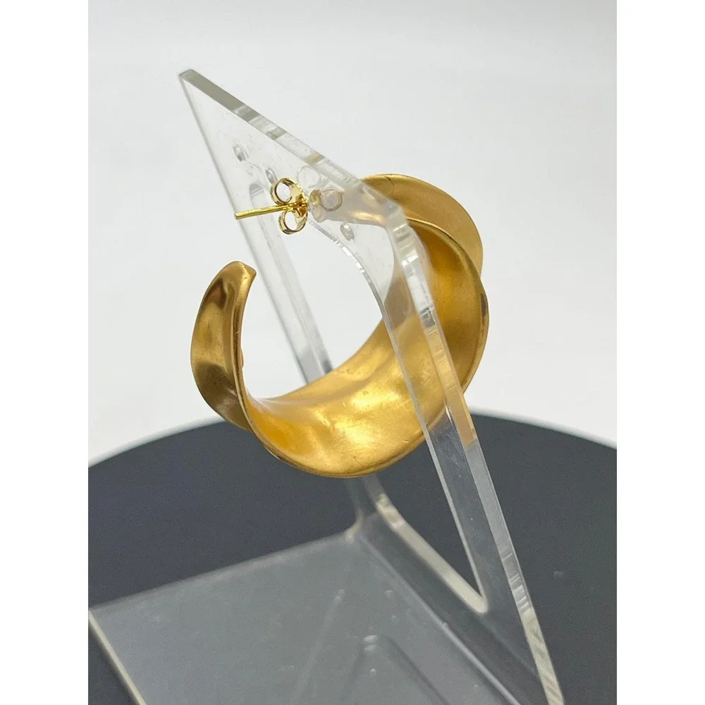 Kenneth Lane KJL Vintage Gold Tone Wider Hoop Clip on Earring  * Single - Picture 7 of 13